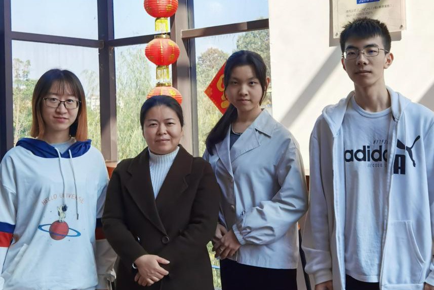 说明: //cet.smtj.net/__local/2/C4/46/85C98A8A7CEE0044E6575DAB852_763AEB43_370A2.jpg?e=.jpg